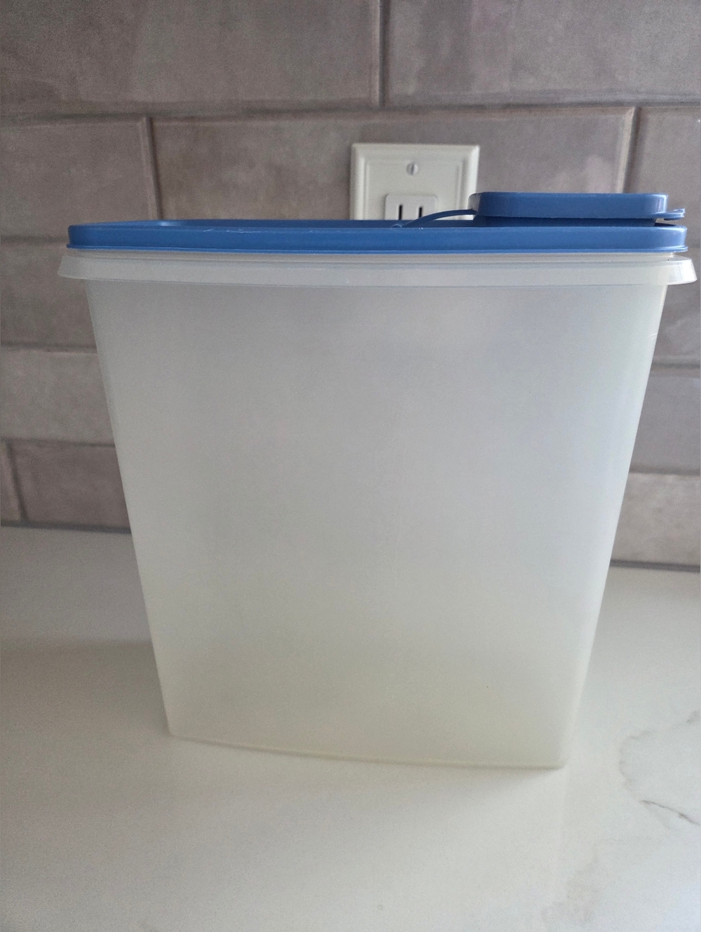 Tupperware Large Dry Storage Holder